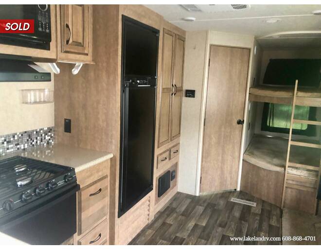2017 Starcraft Launch Grand Touring 299BHS Travel Trailer at Lakeland RV Center STOCK# 3547A Photo 6