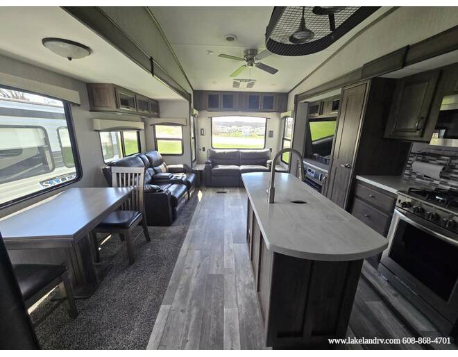 2021 Sierra 368FBDS Fifth Wheel at Lakeland RV Center STOCK# 3824A Photo 7