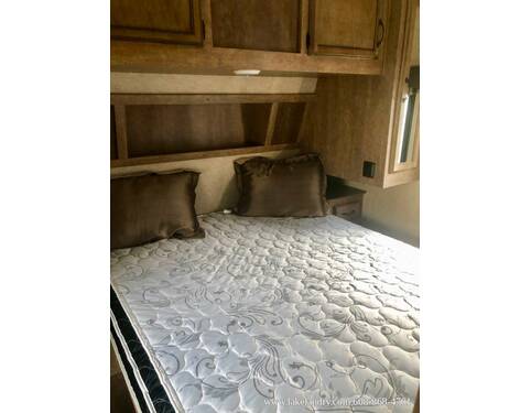 2017 Starcraft Launch Grand Touring 299BHS  at Lakeland RV Center STOCK# 3547A Photo 8
