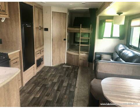 2017 Starcraft Launch Grand Touring 299BHS Travel Trailer at Lakeland RV Center STOCK# 3547A Photo 10