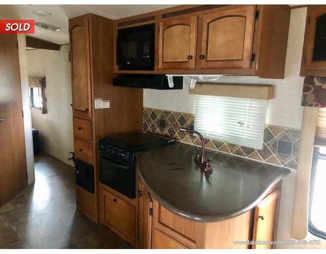 2013 Crossroads Sunset Trail Reserve 30RE Travel Trailer at Lakeland RV Center STOCK# 3627A Photo 9