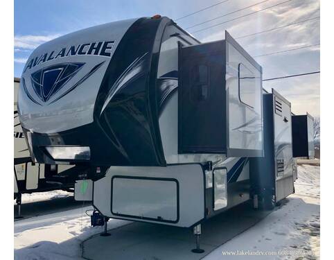 2018 Keystone Avalanche 380FL Fifth Wheel at Lakeland RV Center STOCK# 3542A Photo 2