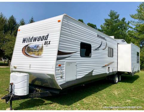 2012 Wildwood Lodge DLX 372REDS Travel Trailer at Lakeland RV Center STOCK# 3690AA Photo 2