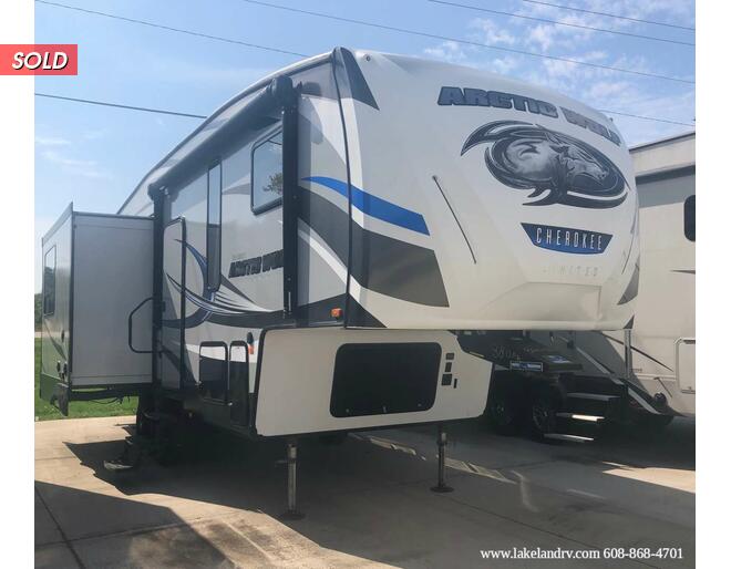 2018 Cherokee Arctic Wolf 285DRL4 Fifth Wheel at Lakeland RV Center STOCK# 3809A Exterior Photo