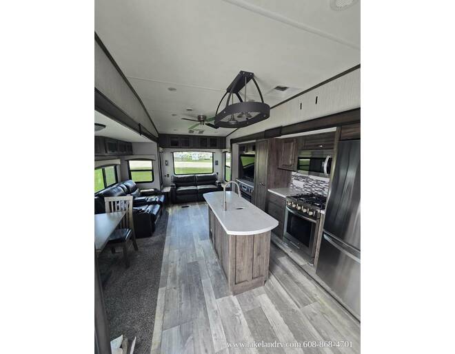 2021 Sierra 368FBDS Fifth Wheel at Lakeland RV Center STOCK# 3824A Photo 5